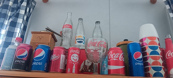 Coca cola aihe keräily 1970- peltikyltti mainos rekvisiitta