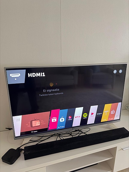 LG 43" Smart TV (Full HD, WiFi, webOS) + kaukosäädin – erittäin siisti