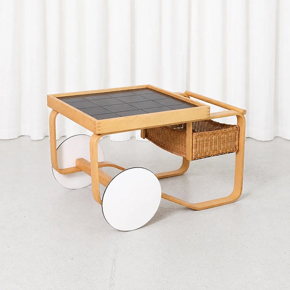Artek 900 -tarjoiluvaunu