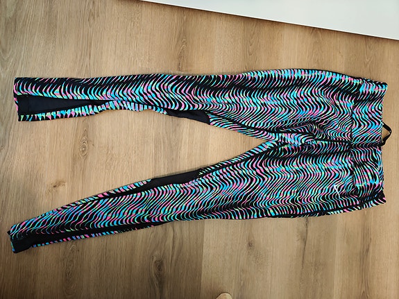Nike urheilutrikoot / juoksutrikoot, M-koko, monivärinen