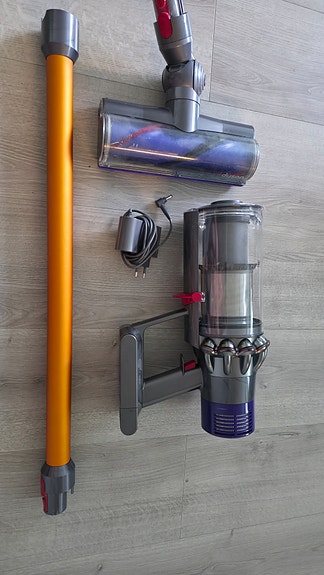 Dyson v10