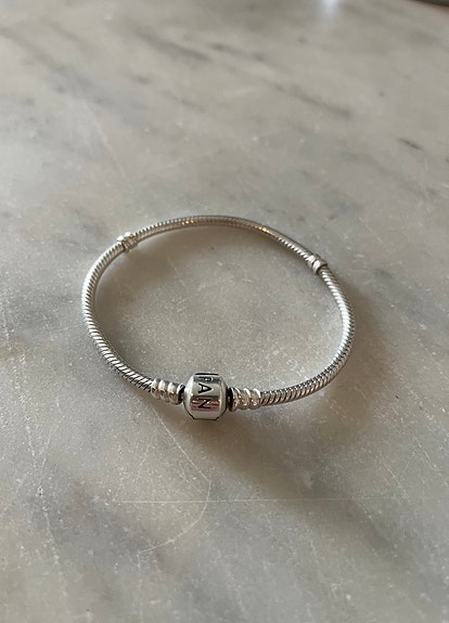Pandora hopeinen rannekoru
