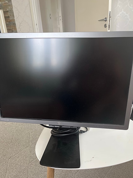 HP 24" näyttö