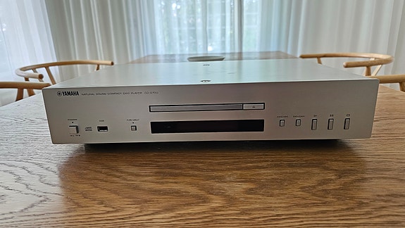 Yamaha CD-S700 CD-soitin (Uusi laser / Huollettu)