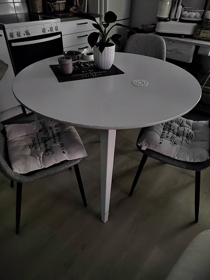 keittiönpöytä pyöreä