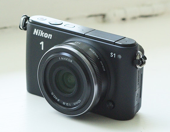 Nikon 1 S1 kompakti järjestelmäkamera (runko)