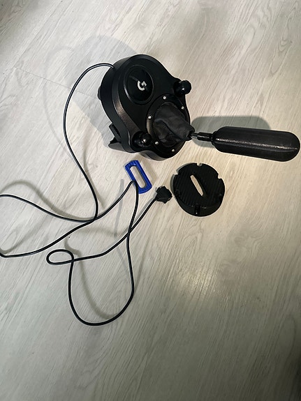 Logitech vaihdekeppi polkimille ja ratille