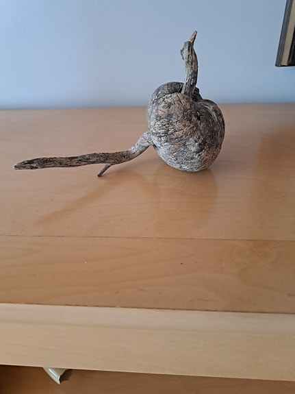 Pieni puinen koriste-esine