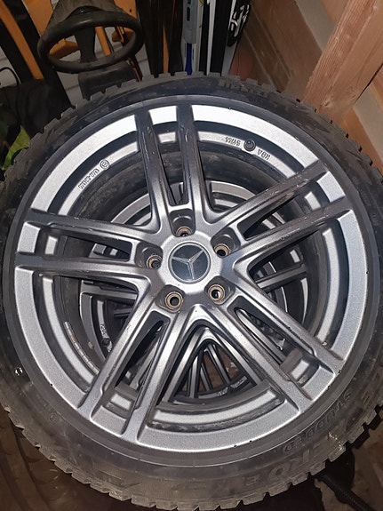 Mercedes Benz 18" Dezent aluvanteet talvirenkailla