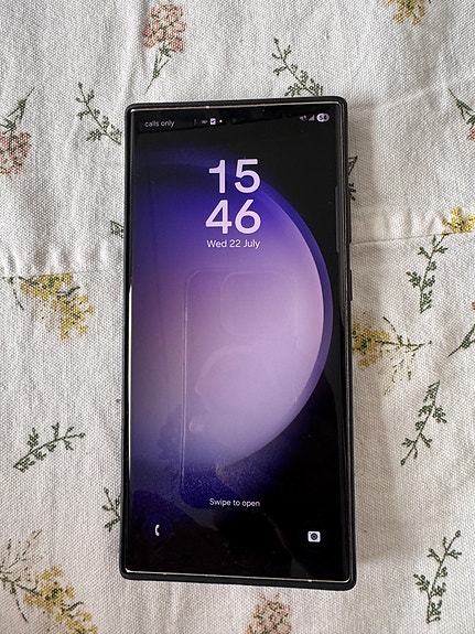 Samsung S23 Ultra 512GB with original cover, lens cover and original charger