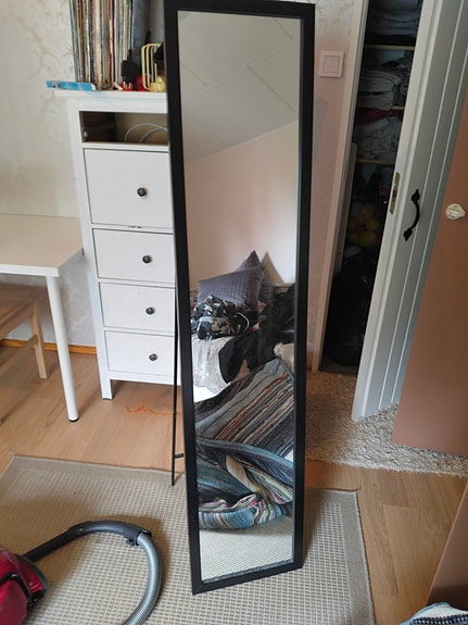 Jalallinen kokovartalopeili musta