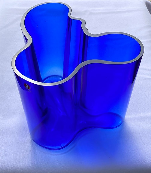 Uudenveroinen Iittala Aalto-maljakko 12 cm, koboltinsininen (suupuhallettu)