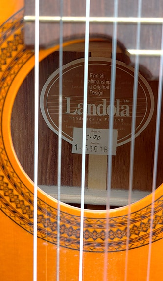 Landola C-90 akustinen kitara
