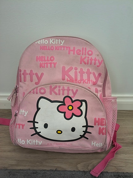 Hello Kitty reppu+kassi+pehmo