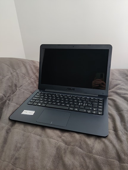 ASUS läppäri (14”)