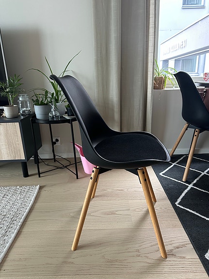 4kpl ruokapöydän tuoleja