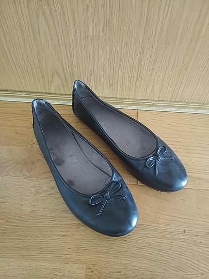 Mustat ballerinat koko 41