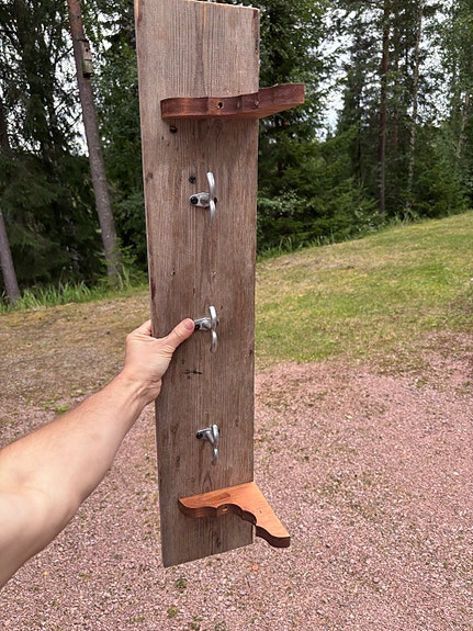 Puinen naulakko