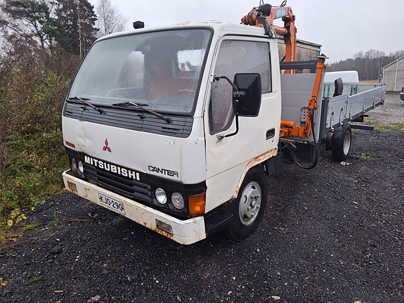 Mitsubishi Canter kuorma-auto nosturilla