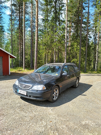 Toyota Avensis -03 osina