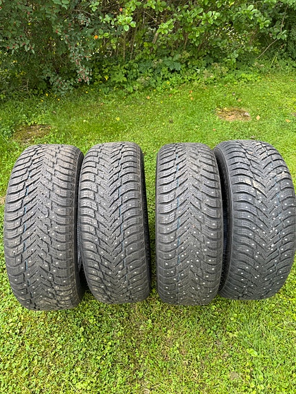 Nokian Hakkapeliitta 10 235/60/18 nastarenkaat