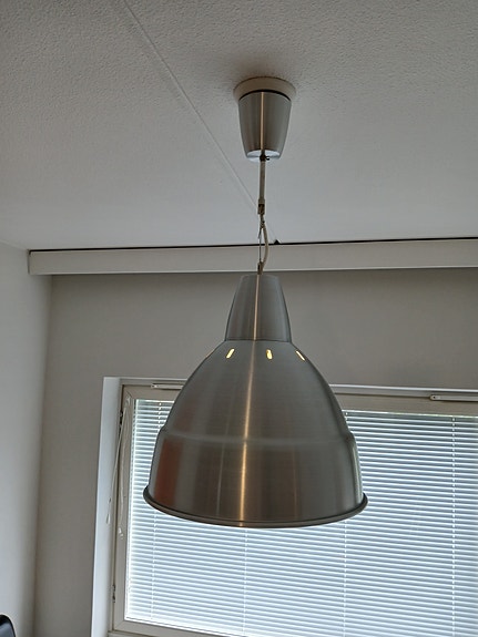 Iso metallinen kattolamppu / kattovalaisin