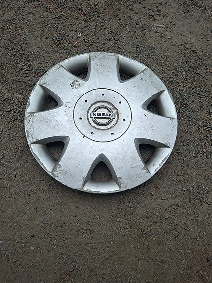 Nissan pölykapseli 15"
