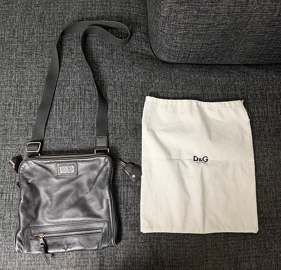 D&G musta nahkainen messenger bag