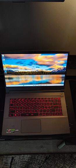 MSI pelikannettava takuuta jäljellä.