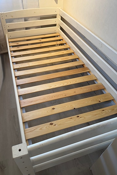 Myydään sänky 90 × 200 cm