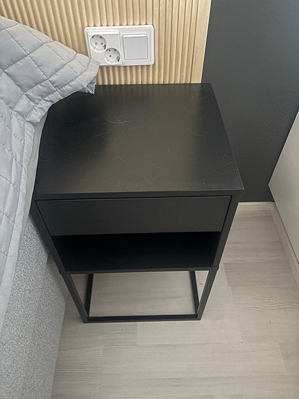 Ikea yöpöytä