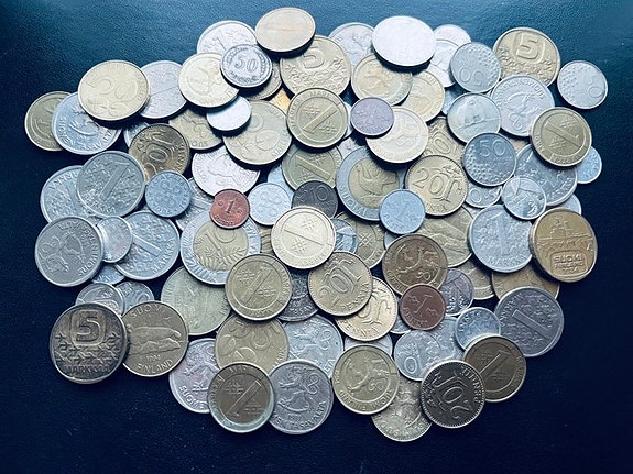 Suomi. Lot of 100 coins, various metals and denominations XX cent. ()