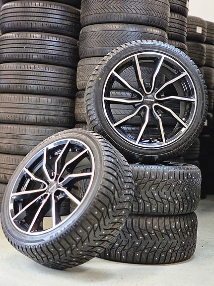 Volvo / Ford 18" vanteet uudehkoilla nastarenkailla