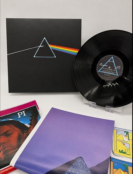 Pink Floyd - THE DARK SIDE OF THE MOON – 180 GRAM REMASTERED GATEFOLD VINYL ��