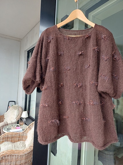Uusi käsinkudottu kid mohair neule.