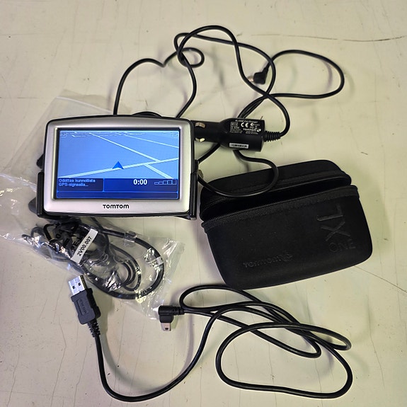 TomTom One XL navigaattori autoon