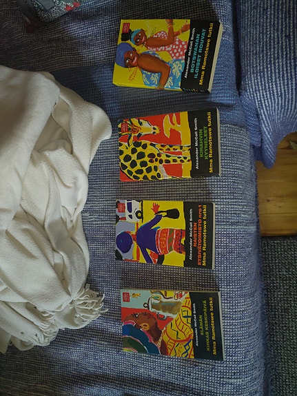 Alexander McCall Smith: Mma Ramotswe tutkii sarjan kirjoja