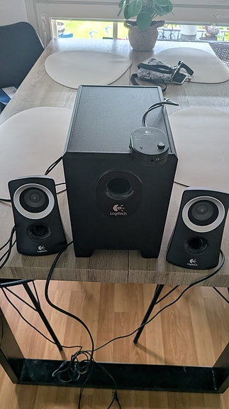 Logitech Z313 2.1 kaiutinjärjestelmä