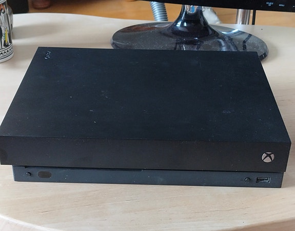Microsoft Xbox One pelikonsoli musta