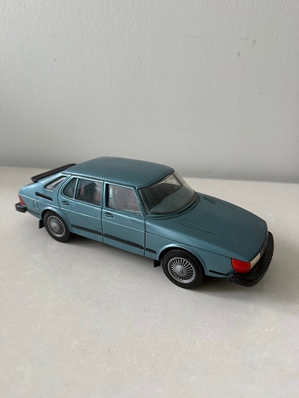 Saab 900 Turbo leluauto