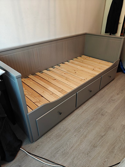 Hemnes sohvasänky