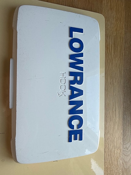 Lowrance Hook 7” näytönsuoja.
