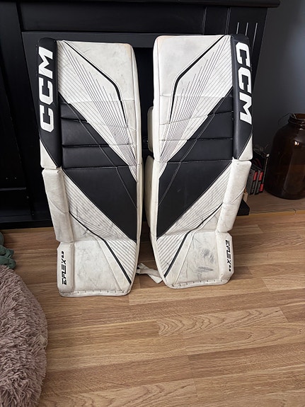 Myydään CCM EFlex 6.9 -maalivahdin patjat 33+1 (valko/musta)