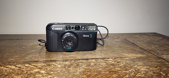 Canon Prima 5 filmikamera musta