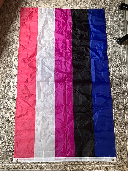 150x90cm Pirde lippu (Genderfluid)