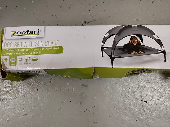 Zoofari koiran sänky aurinkosuojalla