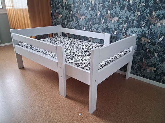 Veke jatkettava lastensänky valkoinen