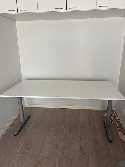 Iso työpöytä/pelipöytä