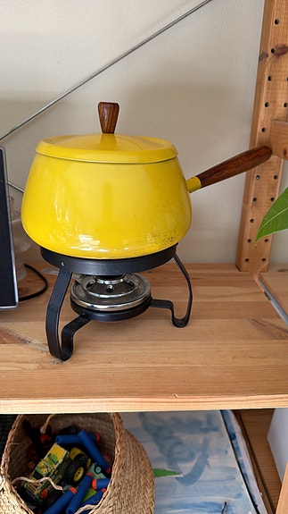 Retro keltainen emalipata