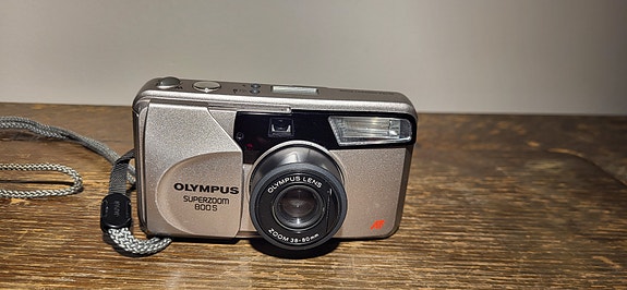 Olympus Superzoom 800S filmikamera hopea